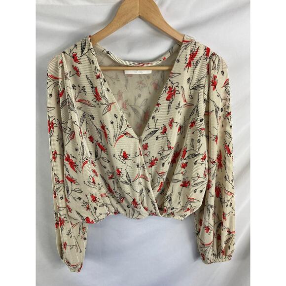 ASTR the Label V Neck Pleated Floral Crop Long Sleeve Top Size Medium - Picture 2 of 5